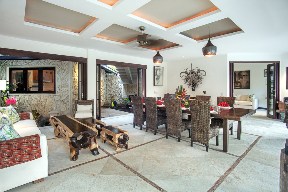 Avalon I - Open air dining and living